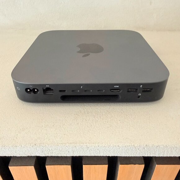 Apple Mac Mini 2018 - Picture 2 of 8